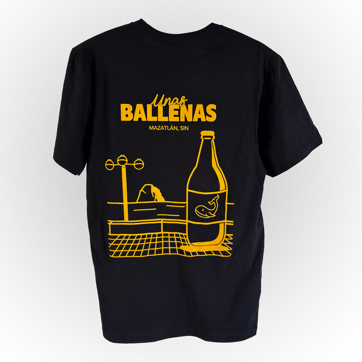 Playera Ballena en Olas - Negro